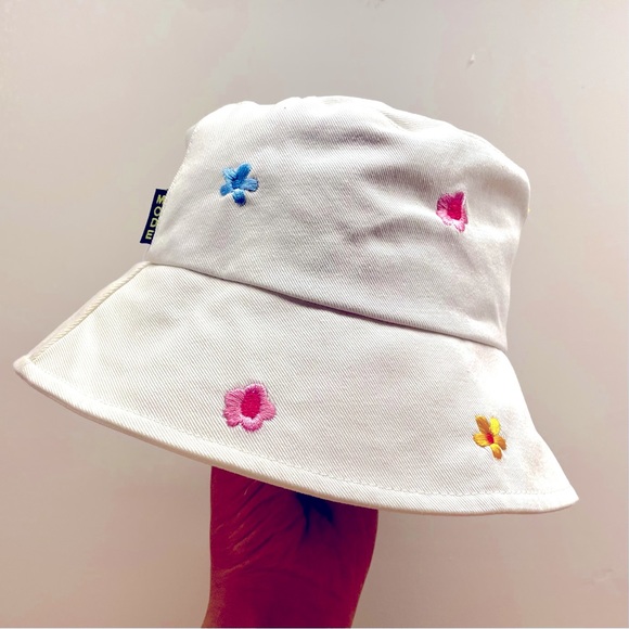 Embroidered Flowers Canvas Bucket Hat in White - Picture 2 of 4